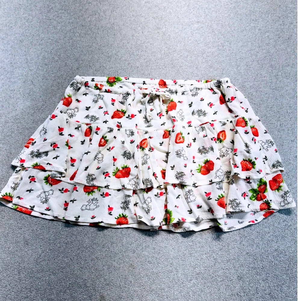 Disney Winnie the Pooh Skort Womens M Strawberry Print Tiered Ruffle Shorts